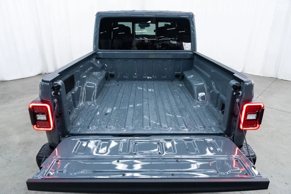 New 2026 Anvil Clear-Coat Exterior Paint Jeep Mojave X image 8