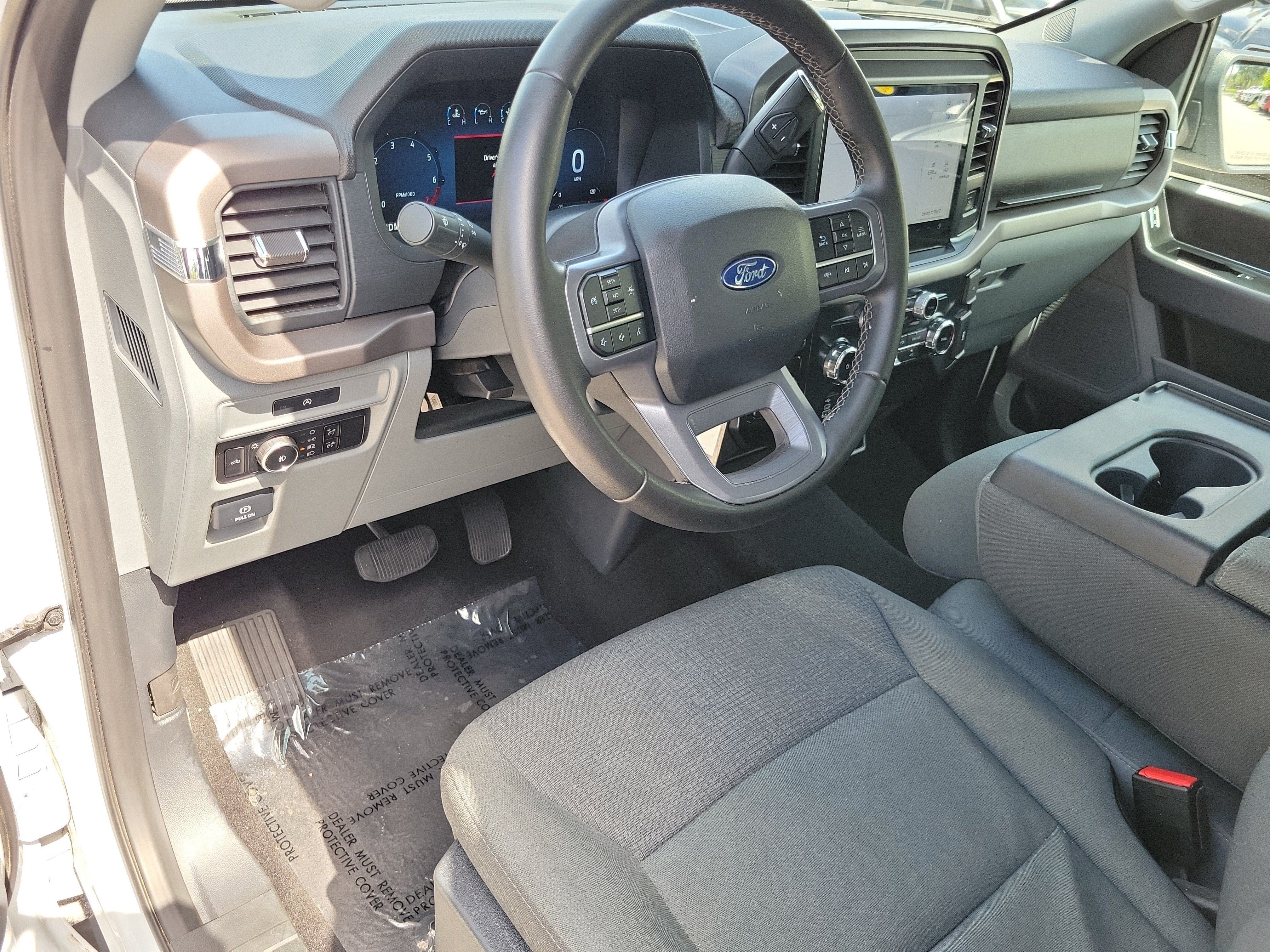 Used 2025 Agate Black Metallic Ford XLT image 18