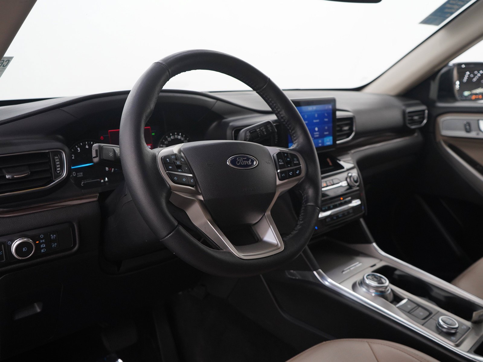 Used 2022  Ford Limited image 26
