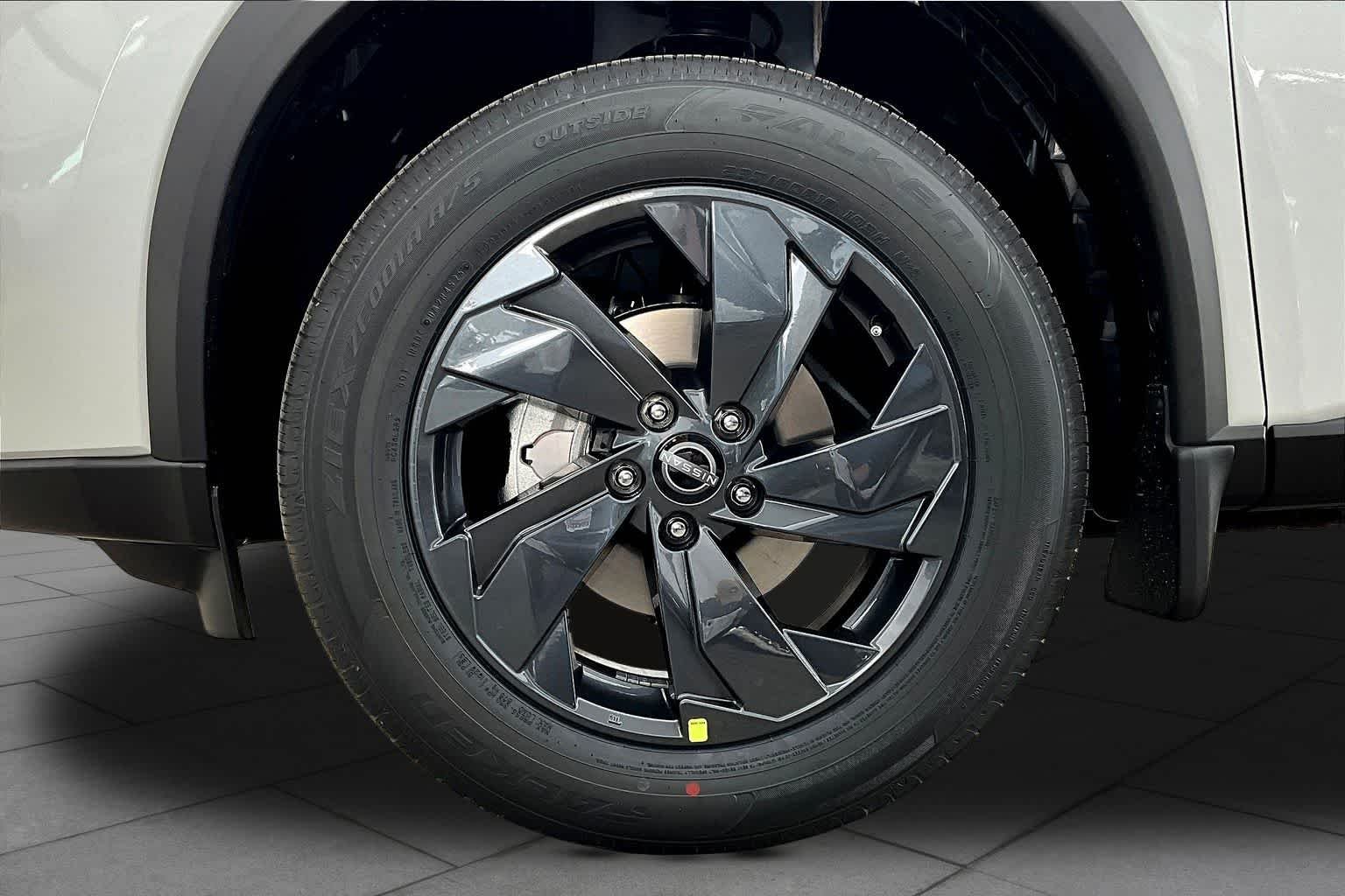 New 2026 Everest White Pearl Tricoat Nissan SV image 9