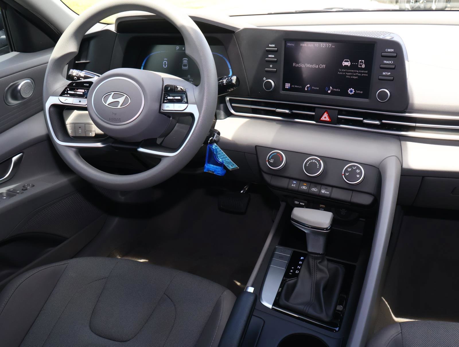 Used 2026 Amazon Gray Hyundai SE image 9