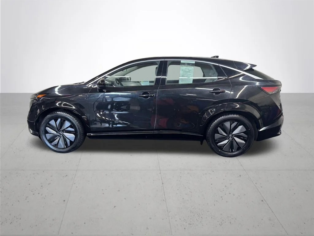 Used 2023 Black Nissan ENGAGE image 3