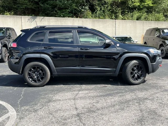 Used 2019 Diamond Black Jeep Trailhawk image 2
