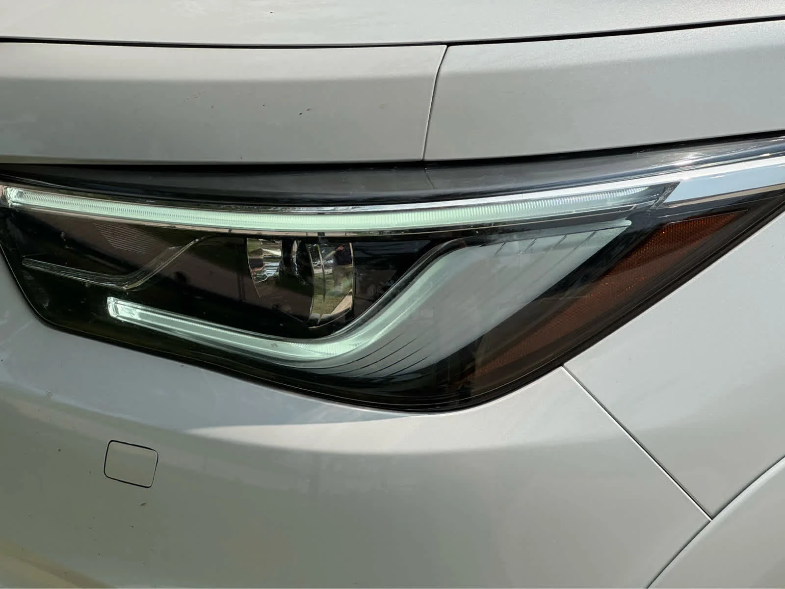 Used 2019 Moonstone White INFINITI LUXE image 9
