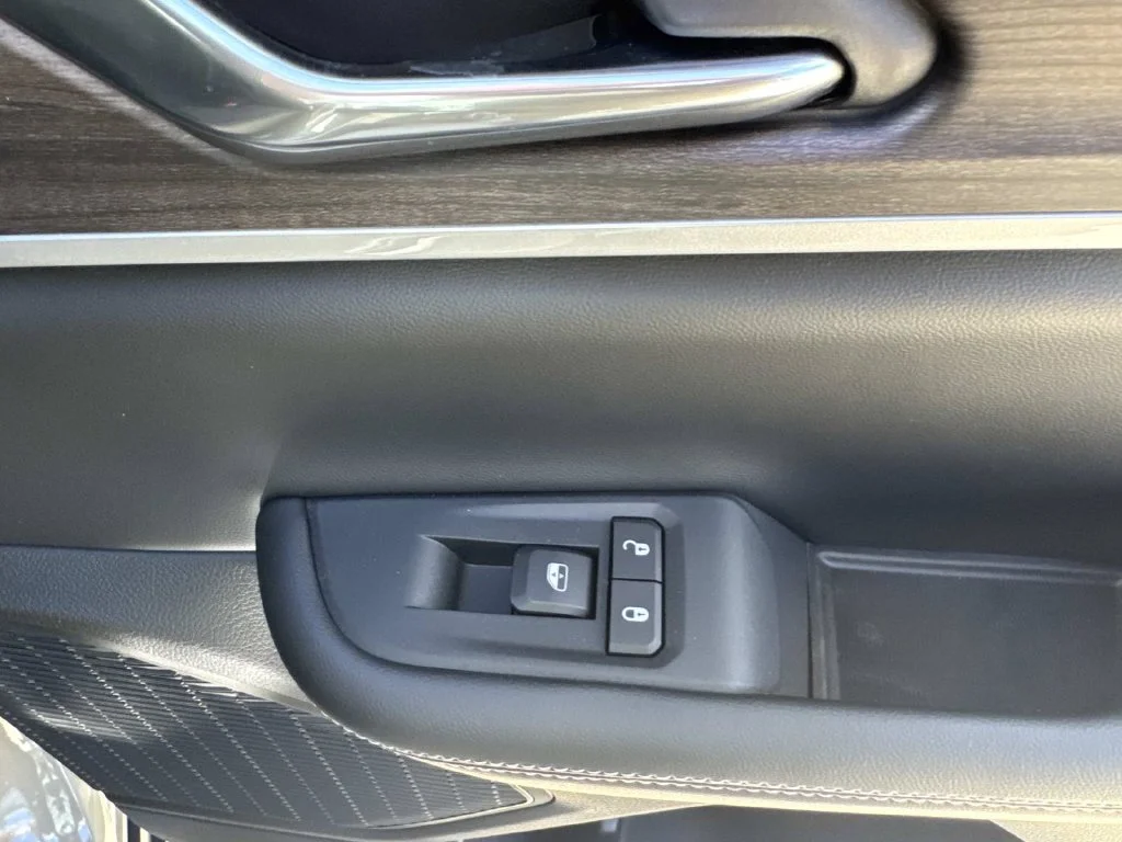 New 2027 Gray Jeep Laredo Altitude image 19