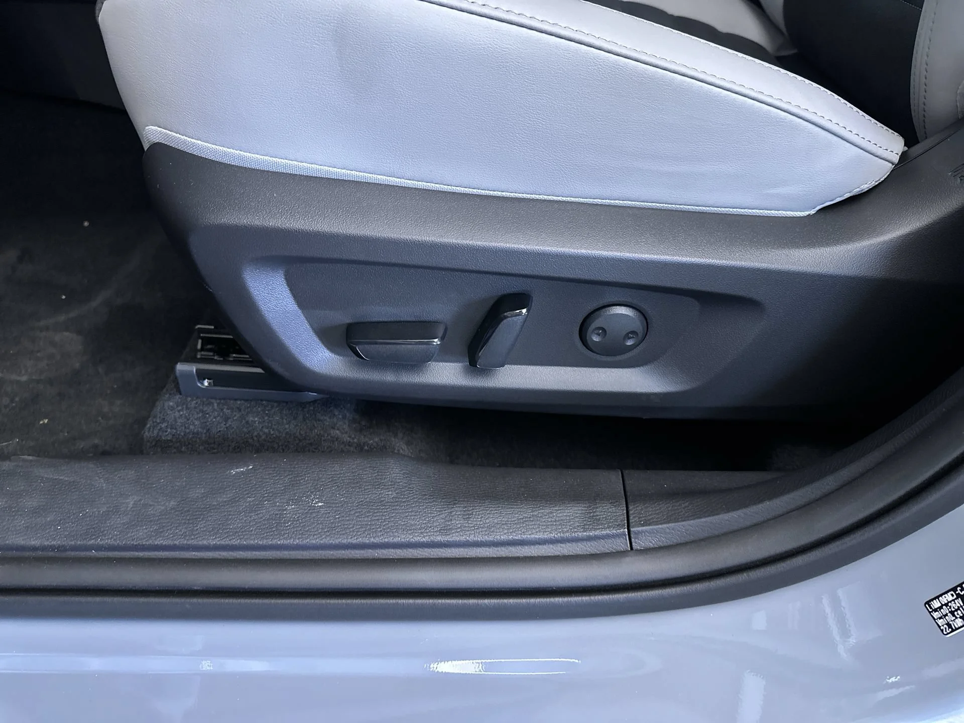 New 2026 Moonstone Gray Metallic Mitsubishi SE image 14