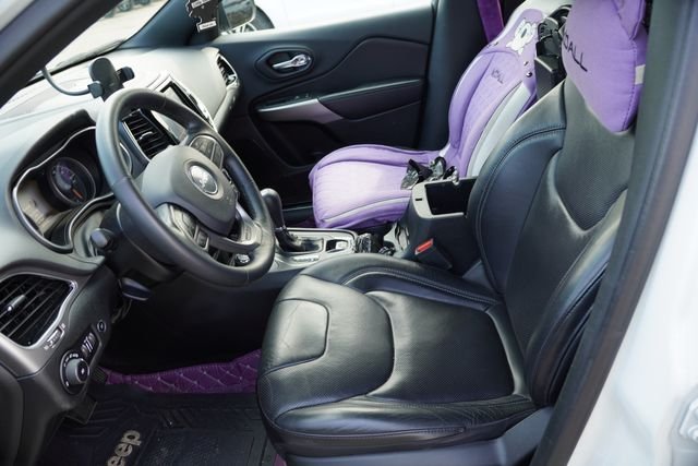 Used 2019 White Jeep Limited image 4