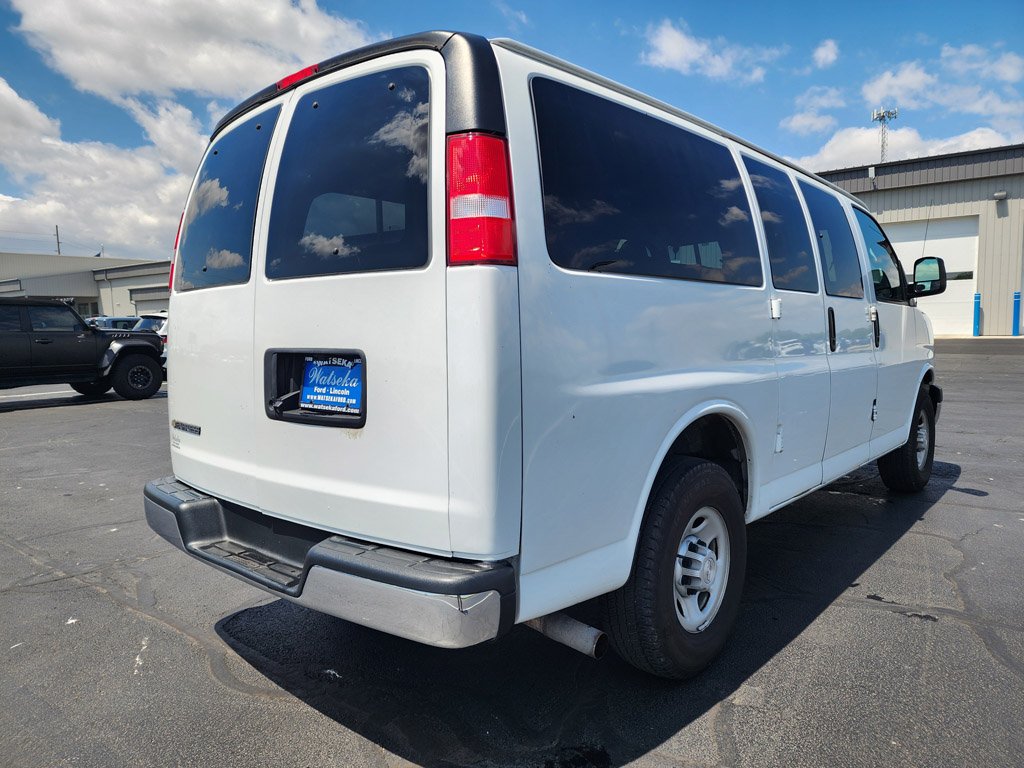Used 2017 Summit White Chevrolet LS image 5