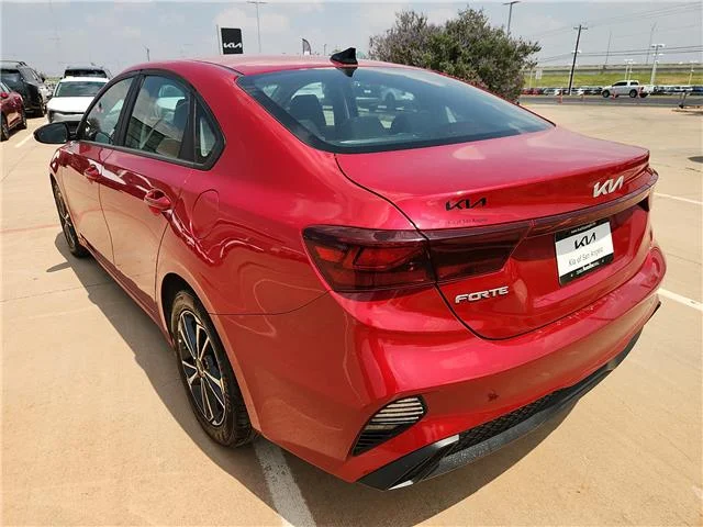 Used 2024 Currant Red KIA LXS (IVT) image 3