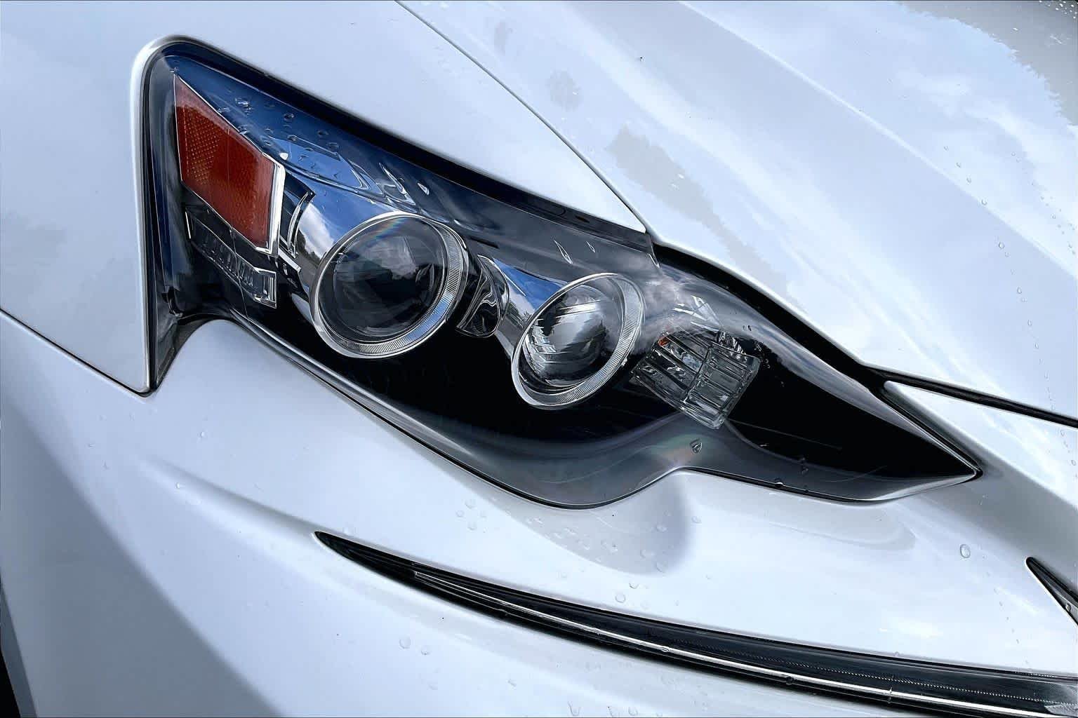 Used 2014 Starfire Pearl Lexus  image 27