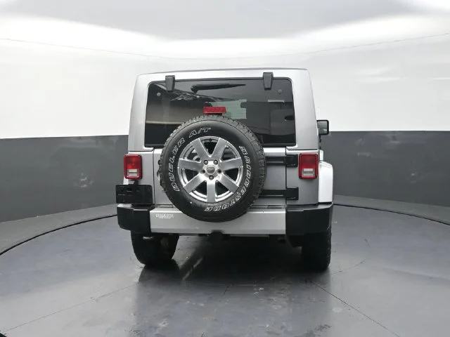 Used 2013 Silver Jeep Sahara image 7