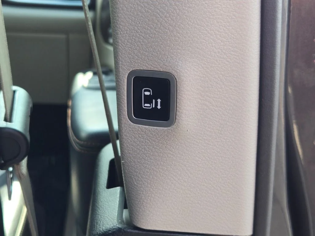 Used 2018 Gray Chrysler Touring L Plus image 11