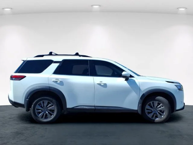 Used 2022 White Nissan SV image 7