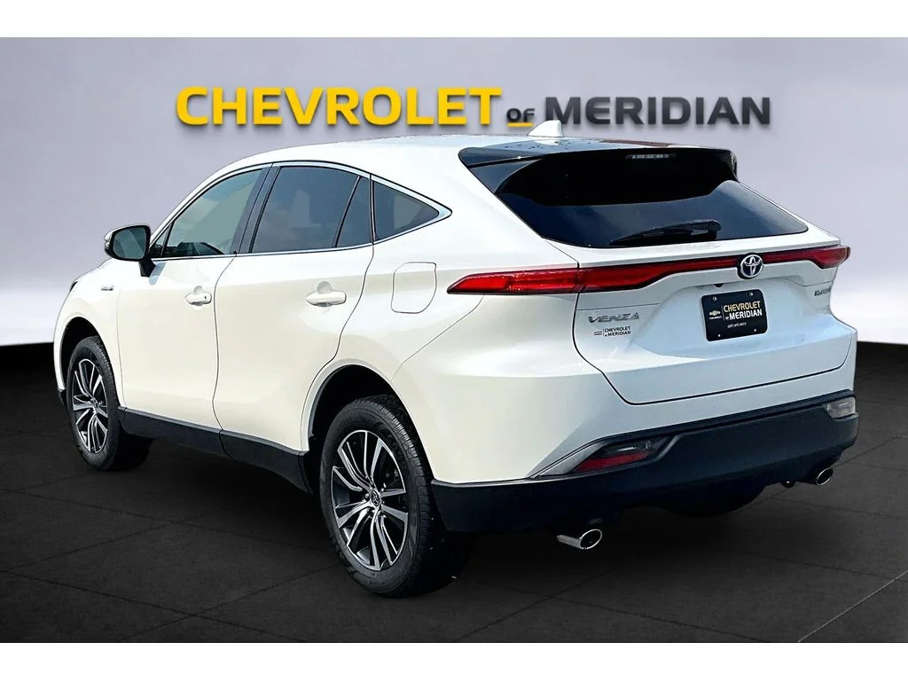 Used 2021  Toyota LE image 2
