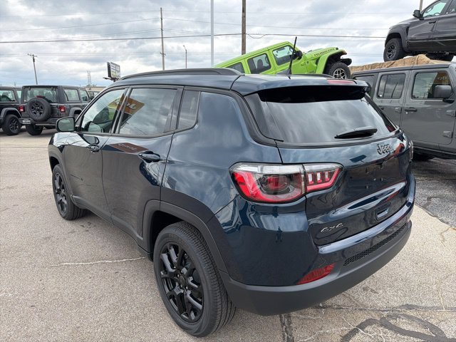 New 2026 Fathom Blue Pearl-Coat Exterior Paint Jeep Latitude image 6