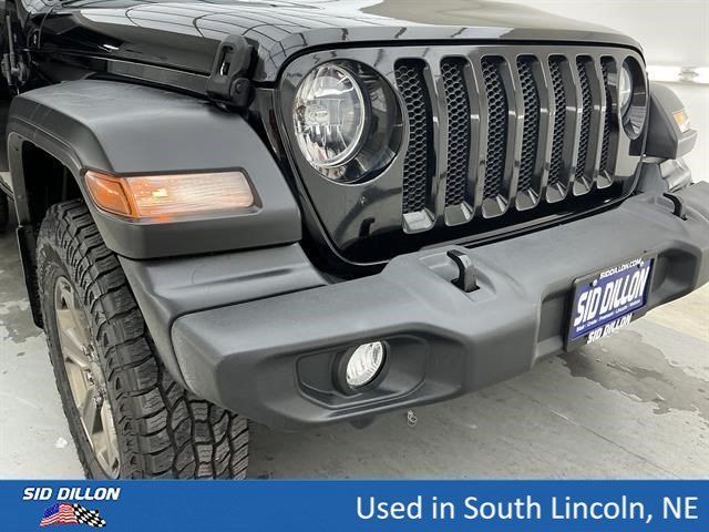 Used 2019 Black Clearcoat Jeep Sport S image 26
