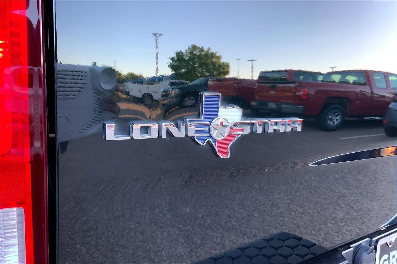 Used 2017 Black Forest Green Pearlcoat Ram Lone Star image 31