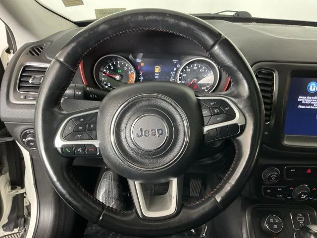 Used 2018 White Clearcoat Jeep Trailhawk image 16