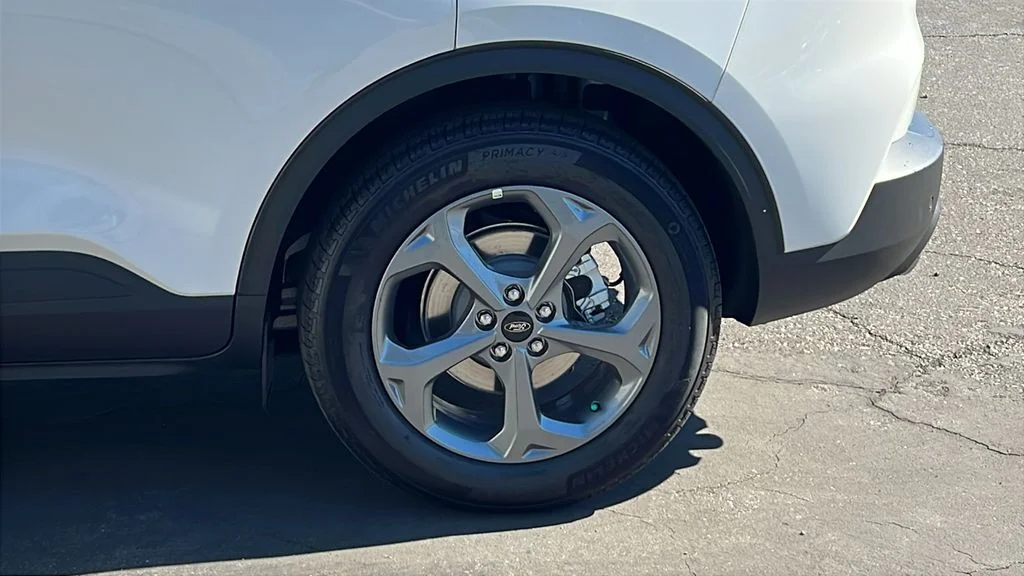New 2025 Star White Metallic Tri-coat Ford ST-Line image 5
