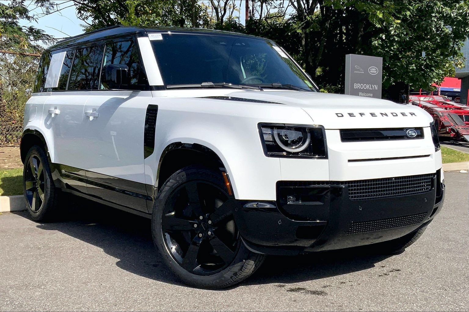 New 2026 Fuji White Land Rover X-Dynamic SE image 2