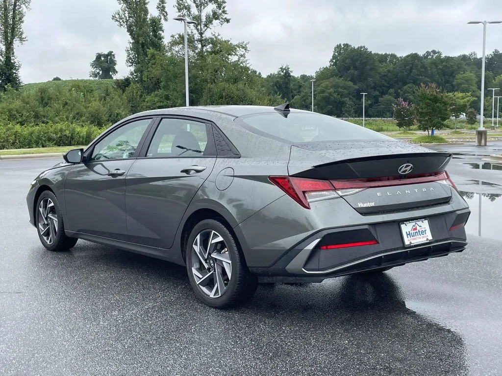 Used 2025 Amazon Gray Hyundai SEL Sport image 25