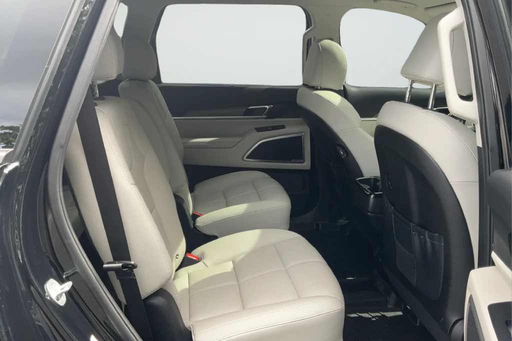Used 2022 Black Kia EX image 20