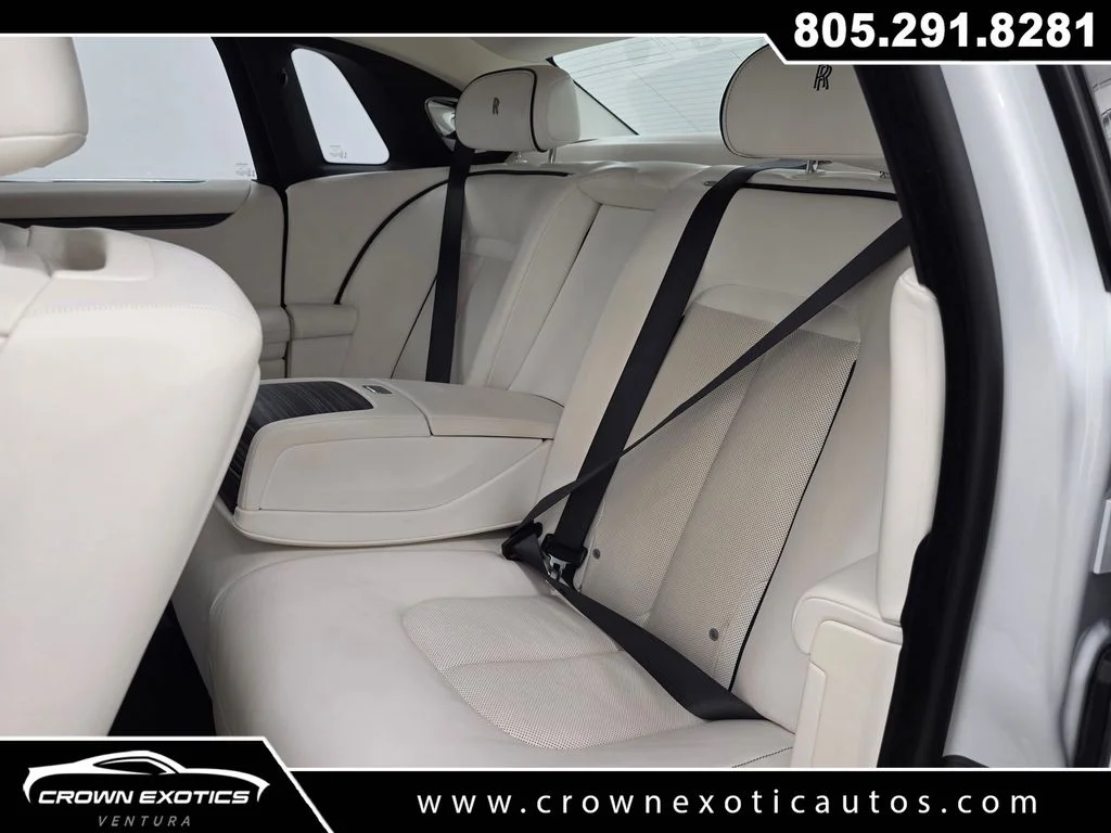 Used 2021  Rolls-Royce Base image 30