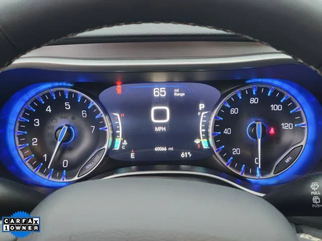 Used 2025 White Chrysler Select image 26
