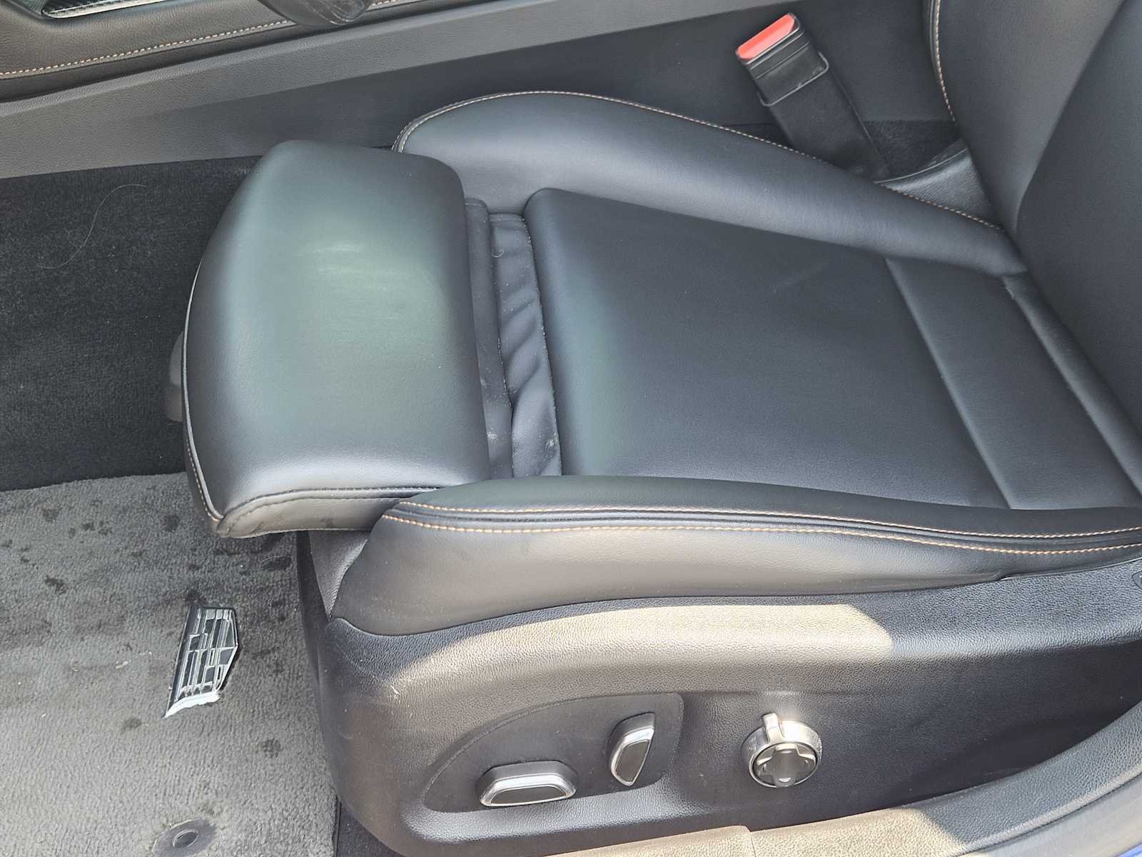 Used 2021 Wave Metallic Cadillac Sport image 23