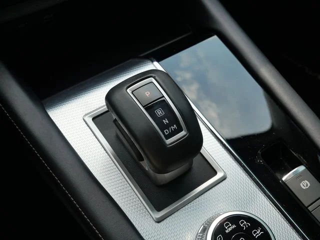 Used 2022 Cosmic Blue Metallic Mitsubishi SEL image 24