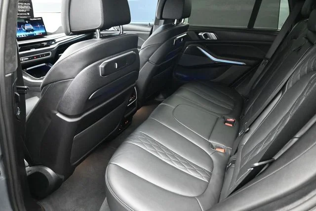 Used 2024 Gray BMW M60i image 21