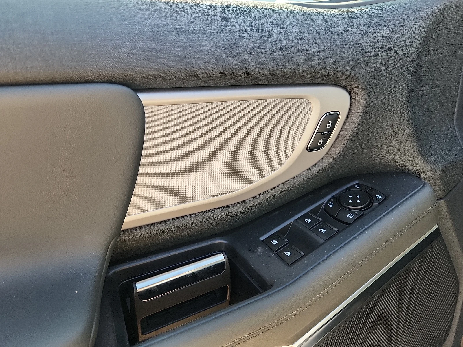 New 2027 Star White Metallic Tri-Coat Ford Active image 14
