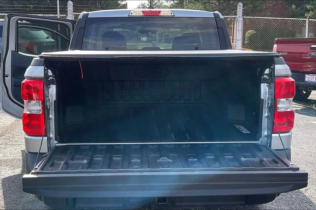 Used 2024 Silver Ford XLT image 27