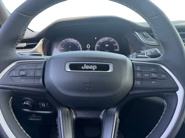 New 2026 Diamond Black Crystal Pearl-Coat Exterior Paint Jeep Laredo X image 15