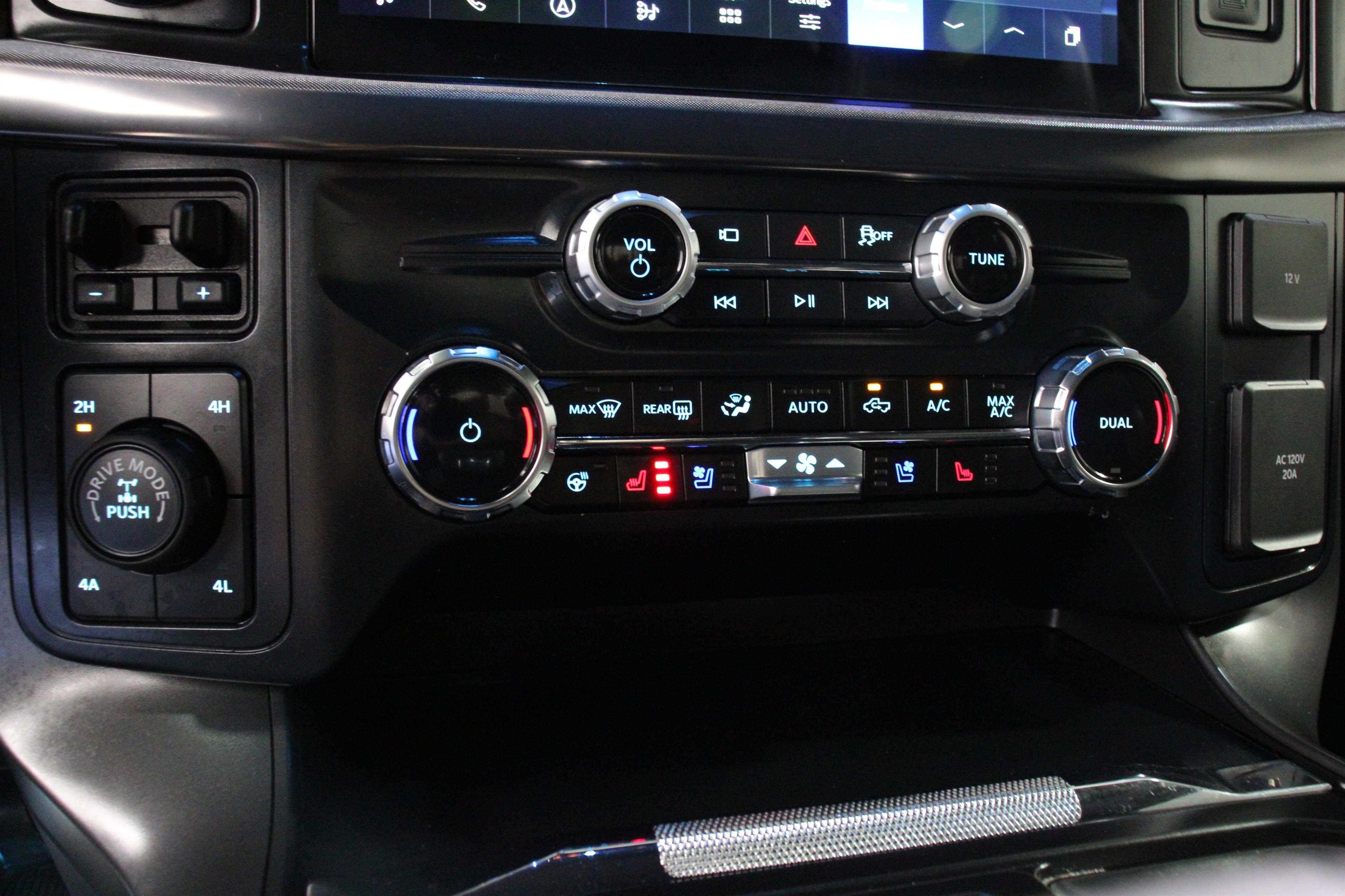 Used 2025 Agate Black Metallic Ford Tremor image 21