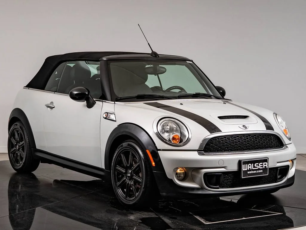 Used 2014 White Silver MINI  image 12