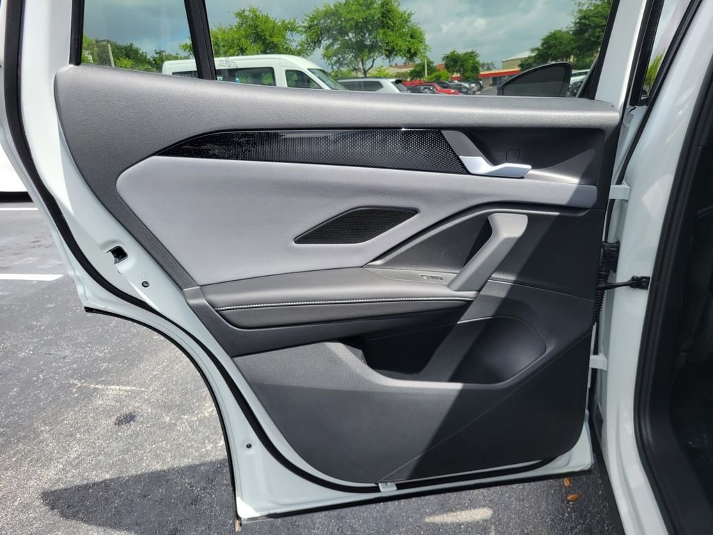 New 2026 White/off-white Volkswagen 2.0T SE R-Line Black image 9