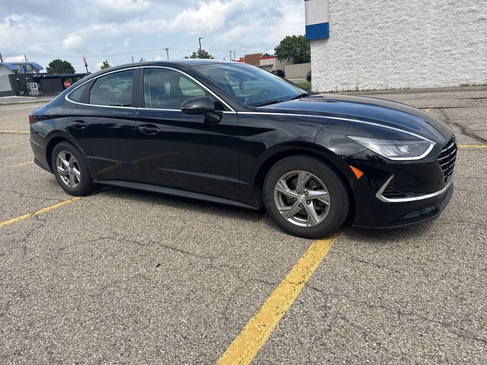 Used 2023 Onyx Black Hyundai SE image 17