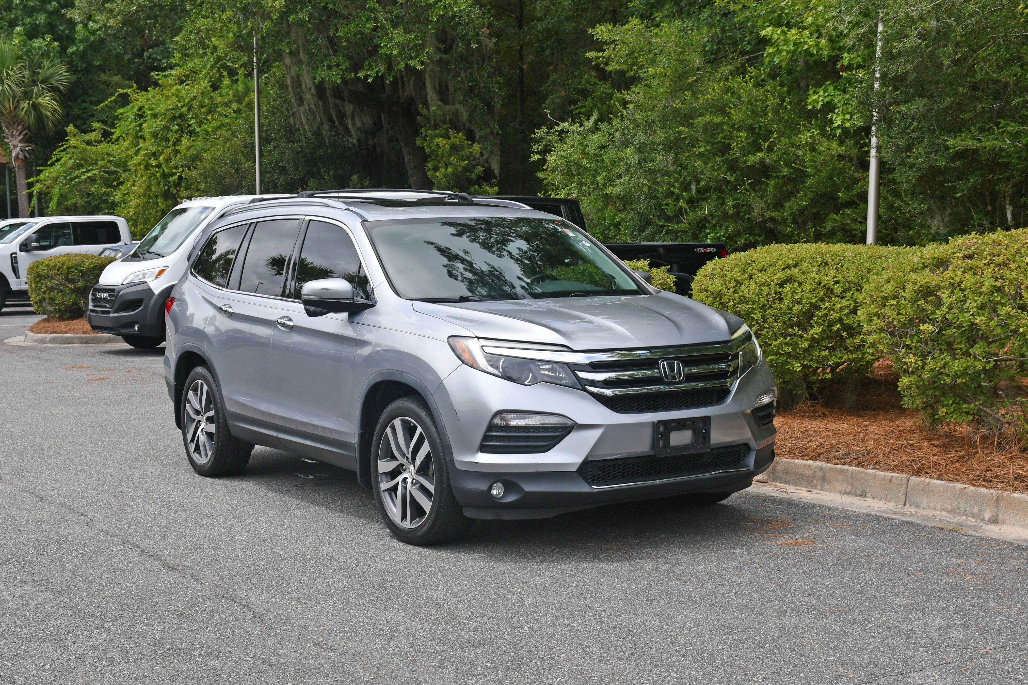 Used 2017  Honda Touring image 5