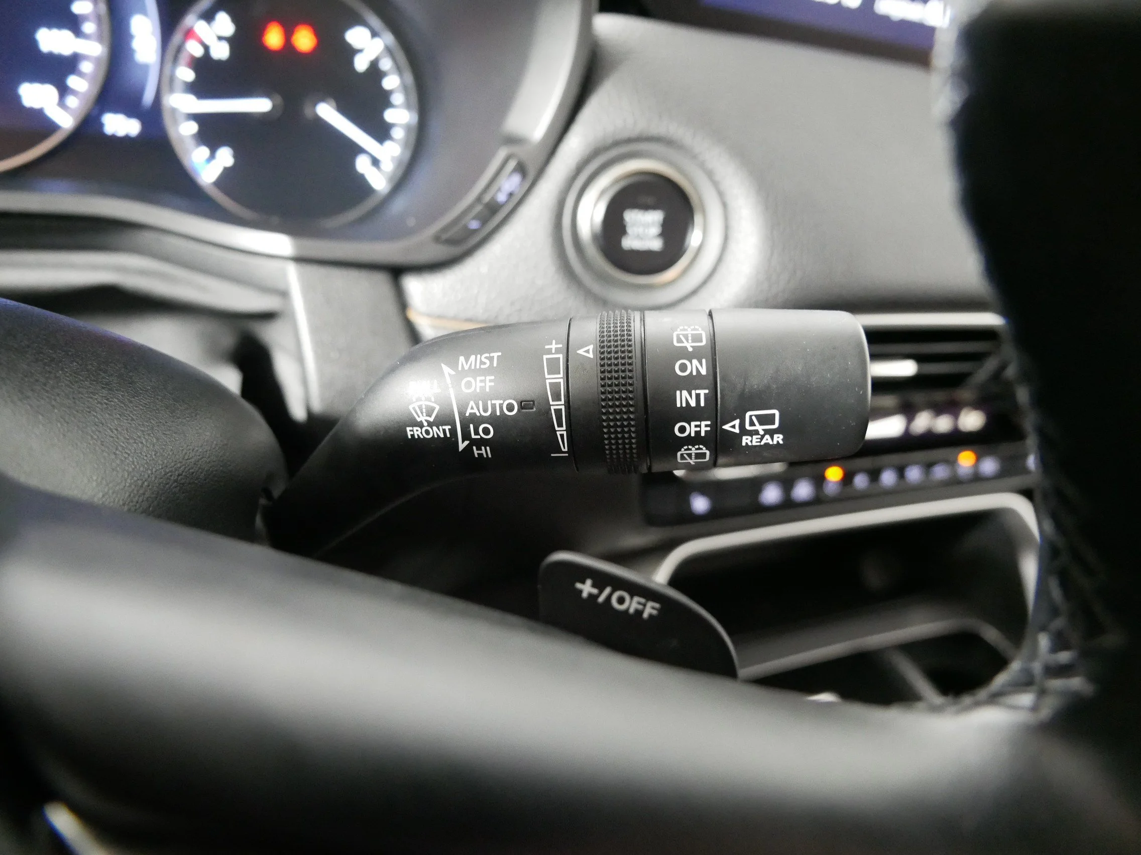 Used 2024 Sonic Silver Mazda 3.3 Turbo Premium image 30
