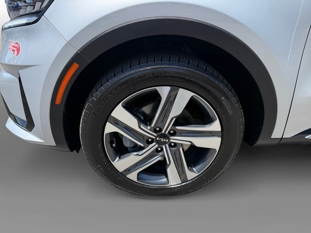 Used 2023 Silky Silver Kia SX Prestige image 9