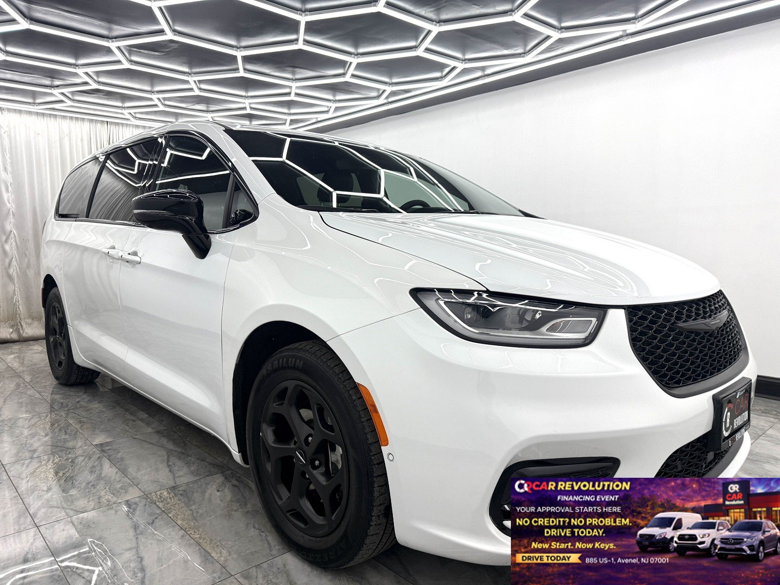 2024 Chrysler Pacifica PHEV Select