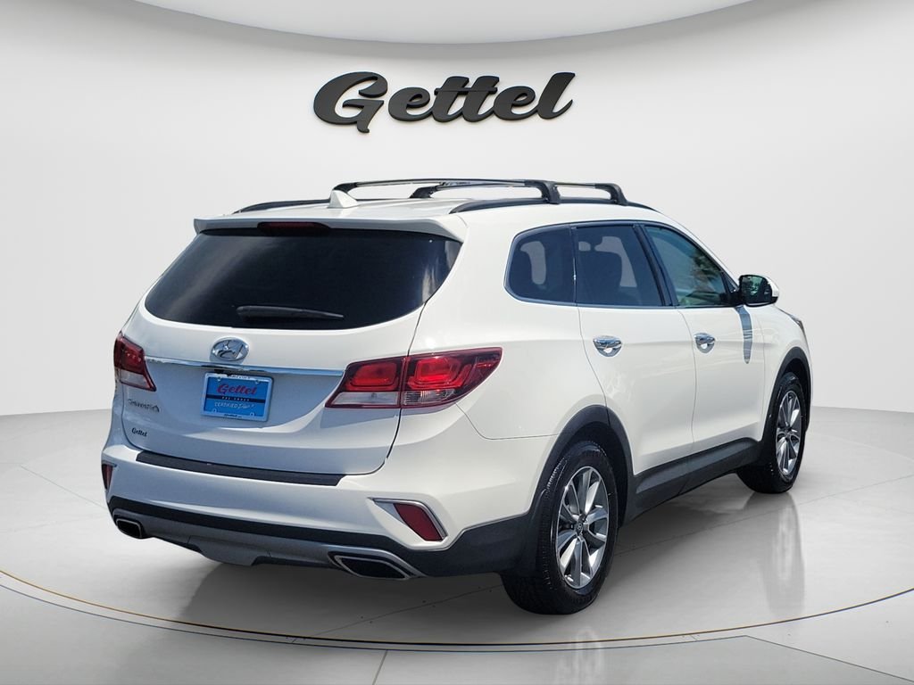Used 2017 White Hyundai SE image 5