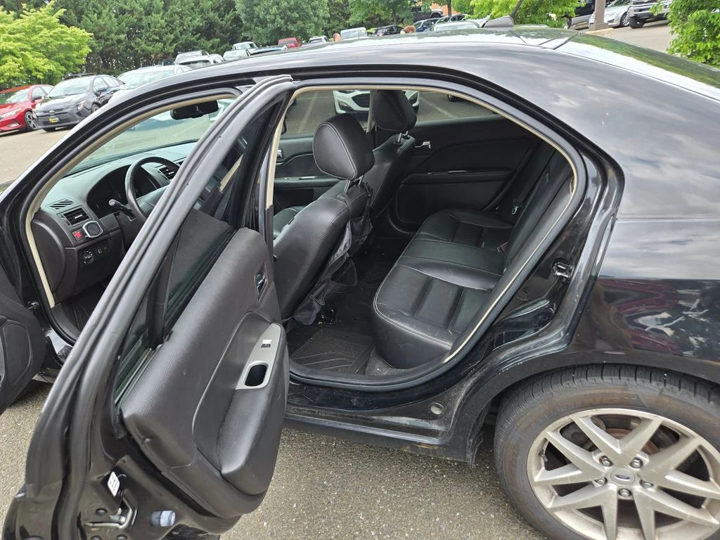 Used 2011  Ford SEL image 13