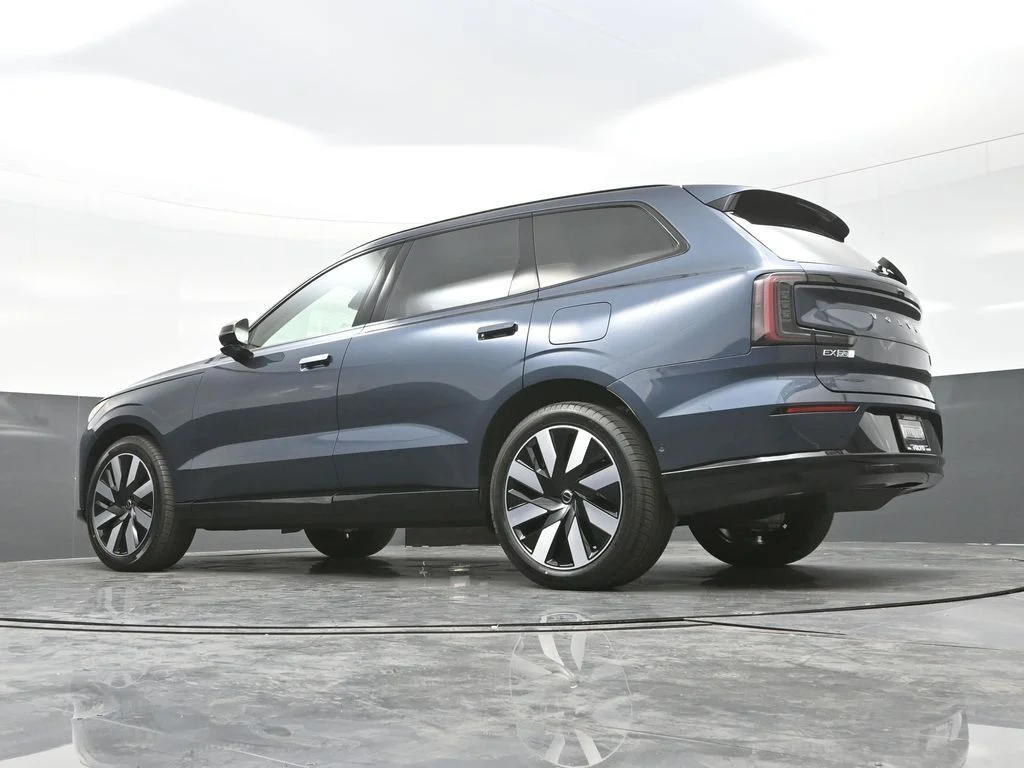 New 2025 Denim Blue Volvo Ultra image 16