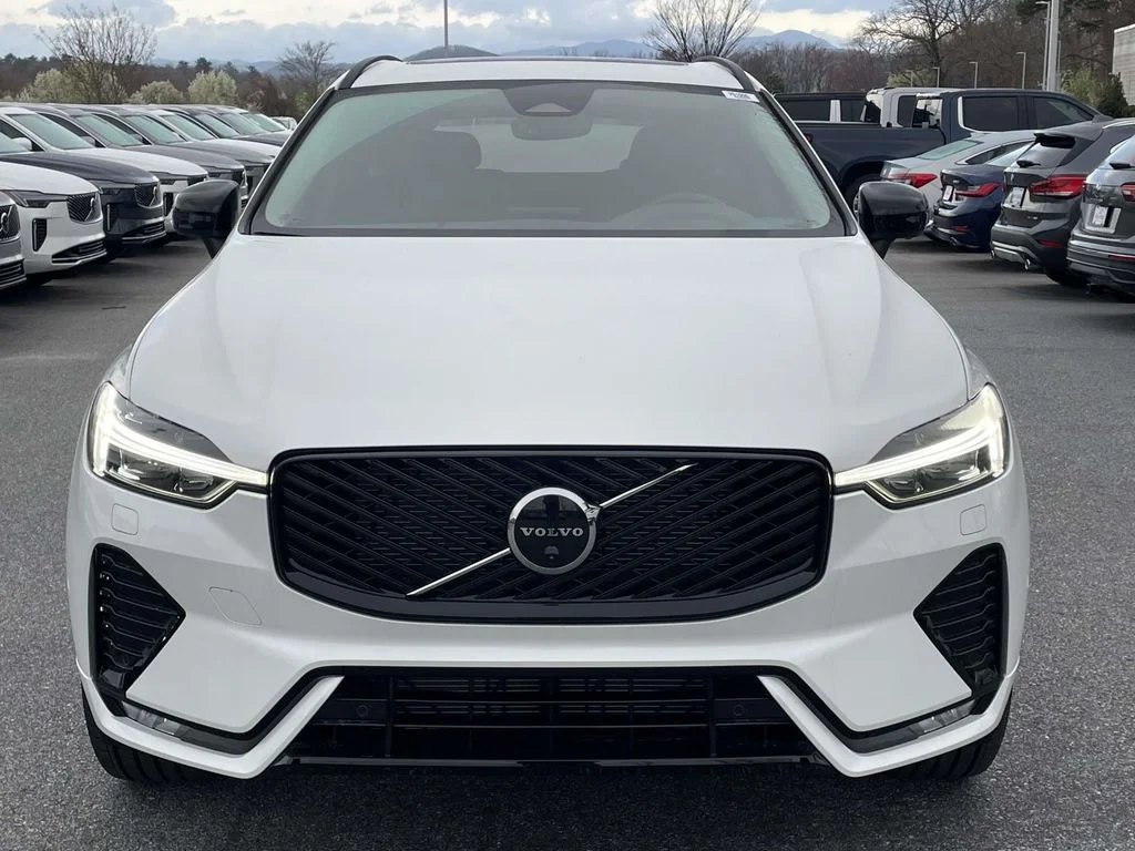 New 2026 Crystal White Volvo Plus image 23