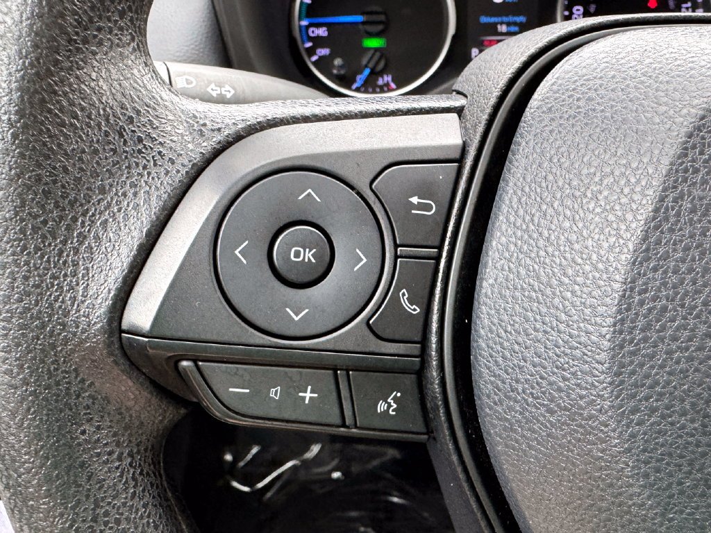 Used 2022 White Toyota LE image 32
