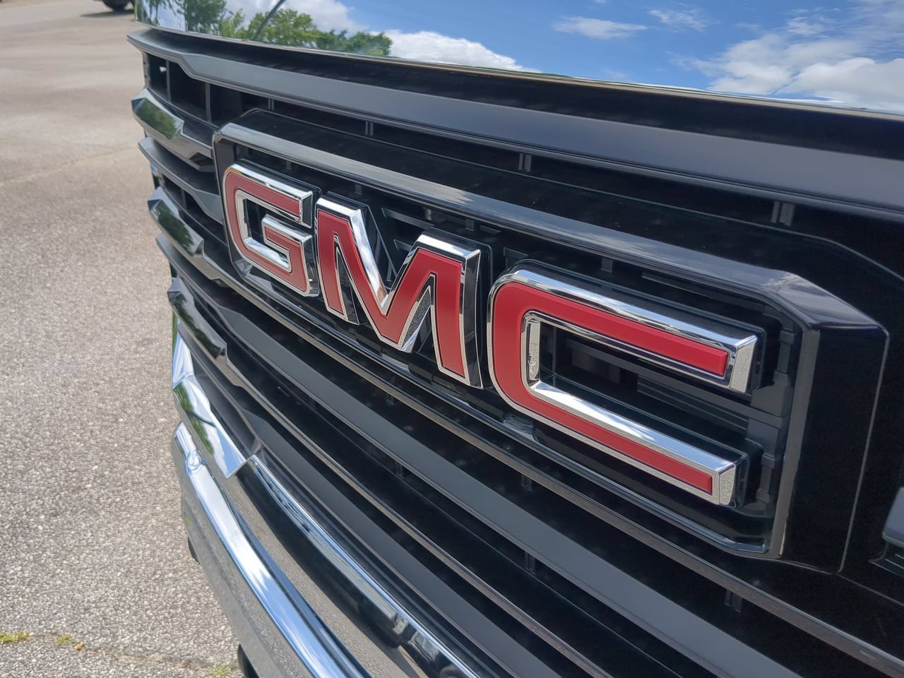 New 2026 Summit White GMC Pro image 29