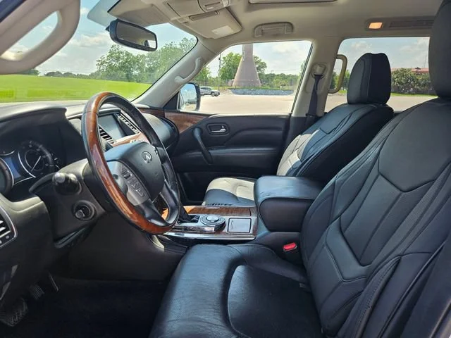 Used 2019 White INFINITI LUXE image 9