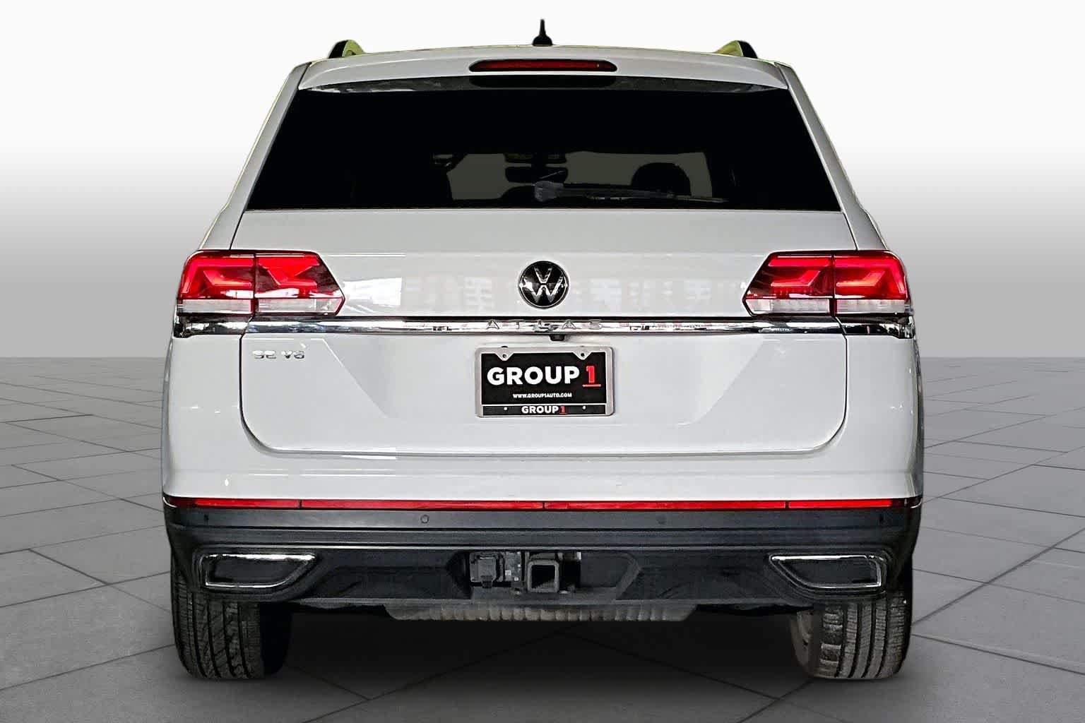Used 2022 Pure White Volkswagen 3.6L V6 SE w/Technology image 4